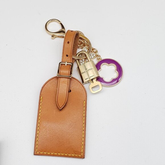 Authentic Louis Vuitton Luggage Tag with Gold Padlock & Unbranded Keychain - Picture 3 of 7